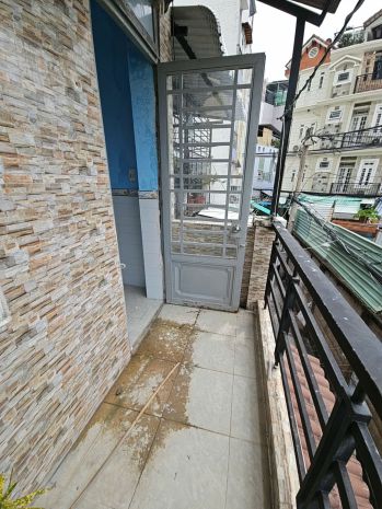 Cách mặt tiền xe hơi 
10 m q4
có 3 tỷ 6824003