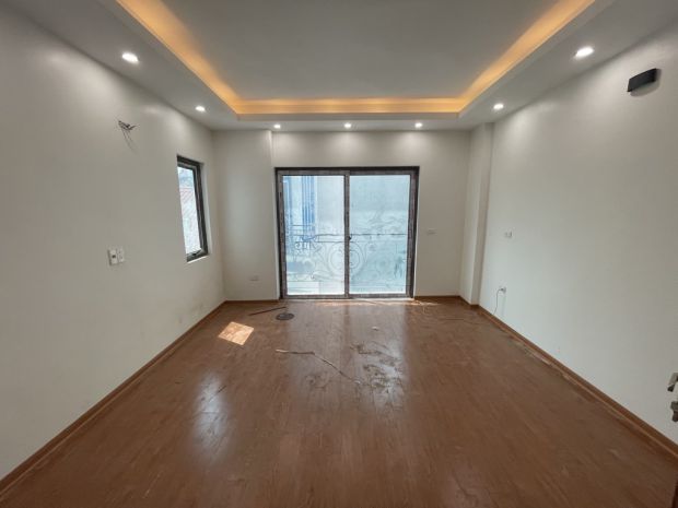 Ô tô đỗ cửa, nhà mới đẹp lung linh, khách sẵn xách vali về 6825165