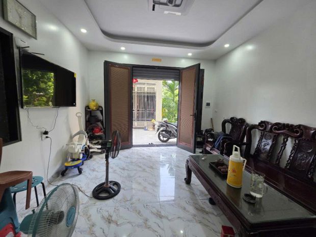 Bán nhà bồ đề nguyễn văn cừ long biên  40m²  5 tầng  6 6828854