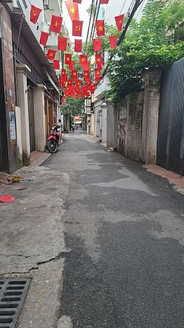 Bán nhà bồ đề nguyễn văn cừ long biên  40m²  5 tầng  6 6828857