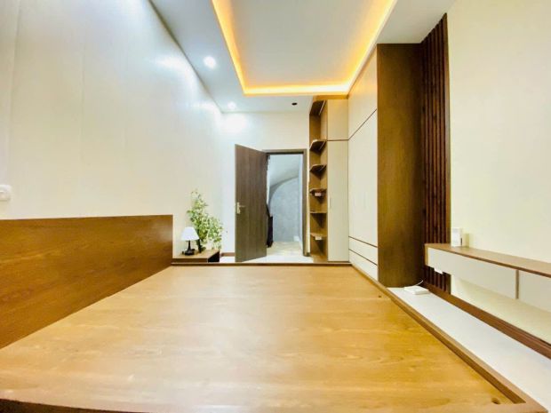 Ô tô đỗ cửa trung tâm thanh xuân 32 m, 6 tầng, 4 ngủ, phân 6835912