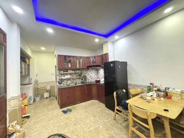 Bàn nhà mới keng dọn vào ở ngay đường số 13 - linh xuân - 6839232
