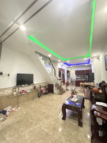 Bàn nhà mới keng dọn vào ở ngay đường số 13 - linh xuân - 6839233