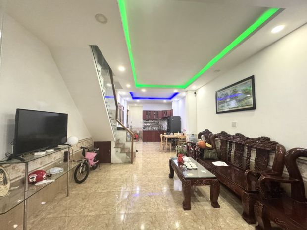 Bàn nhà mới keng dọn vào ở ngay đường số 13 - linh xuân - 6839234