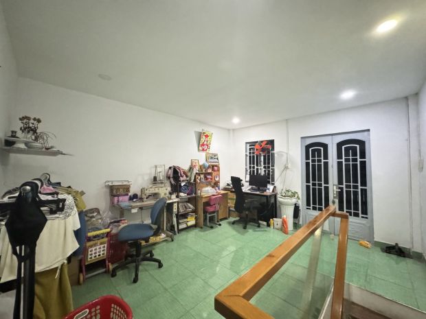 Bàn nhà mới keng dọn vào ở ngay đường số 13 - linh xuân - 6839235