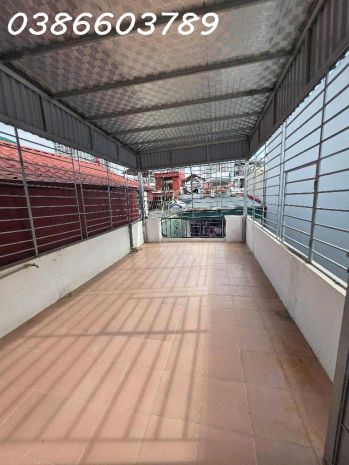 Nhà dân xây 4 tầng  ô chờ thang máy 268  phố ngọc thụy 6841590