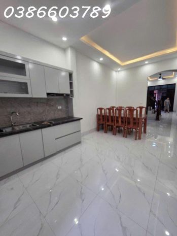 Nhà dân xây 4 tầng  ô chờ thang máy 268  phố ngọc thụy 6841591