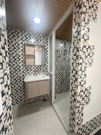 Nhà mới 2 lầu hẻm thông nguyễn duy p. chánh hưng full nội 6842344