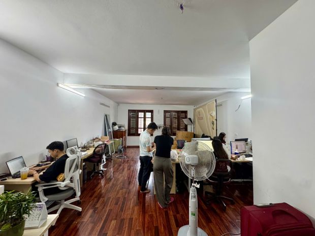 Cho thuê nhà ngõ ô tô hoàng văn thái 7 tầng x 90m2, thông 6843500