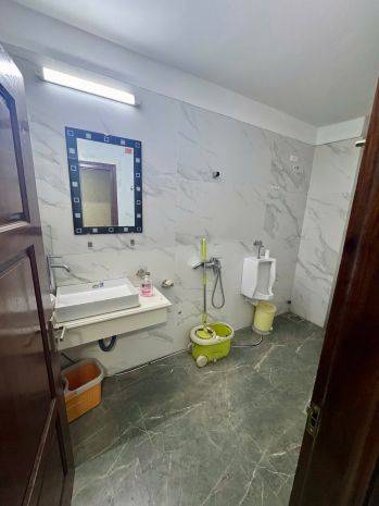 Cho thuê nhà ngõ ô tô hoàng văn thái 7 tầng x 90m2, thông 6843501