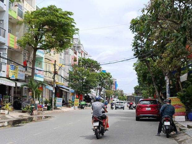 Nhà mặt tiền khu dân cư bình phú cạnh công viên gần hậu 6844381
