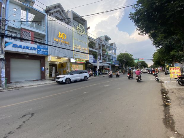 Bán nhà mặt tiền 15x40m giá 32,5 tỷ đường dương thị mười 6844499