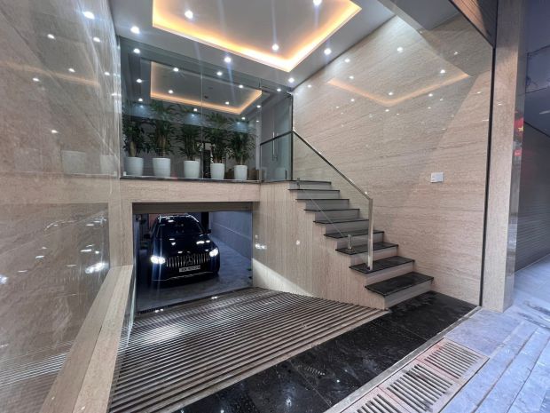 Ha chao ban gâp-building 9 tâng vu pham ham 6845757