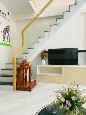 Nhà góc 2 tầng mặt tiền phạm thế hiển ngay green river p6q8 6847027