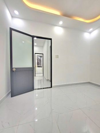 Bán nhà  khu vực sầm uất đường huỳnh tấn phát, phường tân 6851626