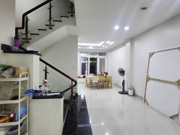 Bán nhà kdc trung sơn , bình hưng ,4 lầu
hầm , thang máy 6853595