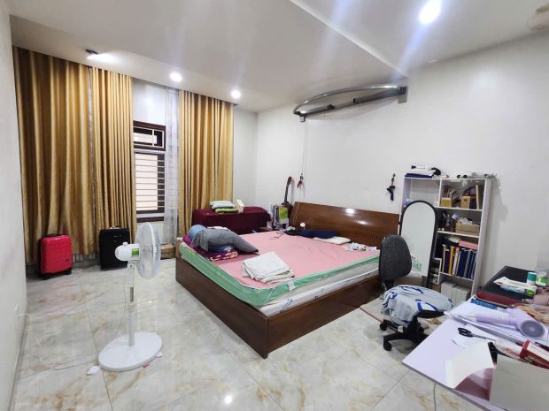Bán nhà kdc trung sơn , bình hưng ,4 lầu
hầm , thang máy 6853596