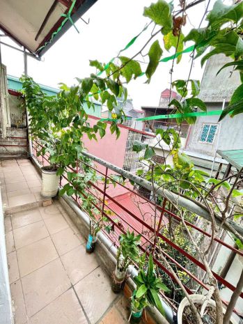 Cho thuê nhà ngõ 105 bạch mai ở gia đình, 3 tầng x 40m2, 2 6856876