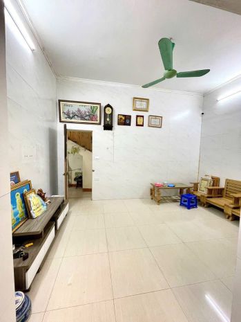 Cho thuê nhà ngõ 105 bạch mai ở gia đình, 3 tầng x 40m2, 2 6856877