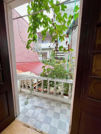 Cho thuê nhà ngõ 105 bạch mai ở gia đình, 3 tầng x 40m2, 2 6856878