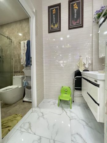 Nhà bán ngay lạc long quân, diện tích 4 x 15, 4 tầng, 3 6857794