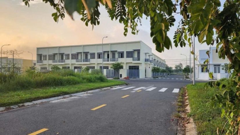 Nhà phố tây ninh liền kề kcn phước đông 6858038