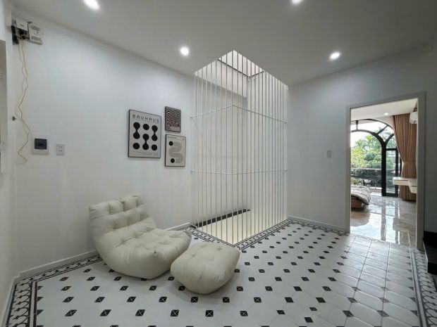 Nhà đẹp 1 trệt 2 lầu, full nội thất  sổ riêng sang tên n 6860105