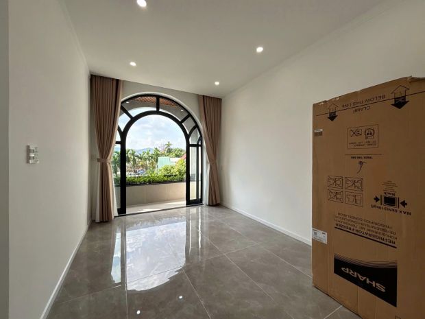 Nhà đẹp 1 trệt 2 lầu, full nội thất  sổ riêng sang tên n 6860107