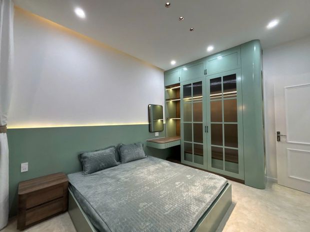 Nhà đẹp 1 trệt 2 lầu, full nội thất  sổ riêng sang tên n 6860108