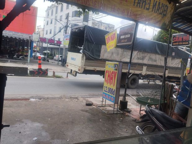 Sang nhượng nhanh mặt bằng quán cơm tại đường lê văn 6860440