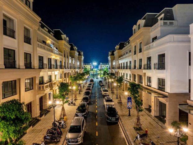 Căn nhà vàng giữa lòng vinhomes  4 tầng 1 tum, ở ngay 6860625