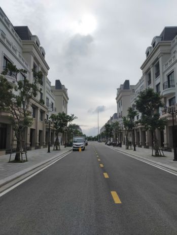 Căn nhà vàng giữa lòng vinhomes  4 tầng 1 tum, ở ngay 6860627