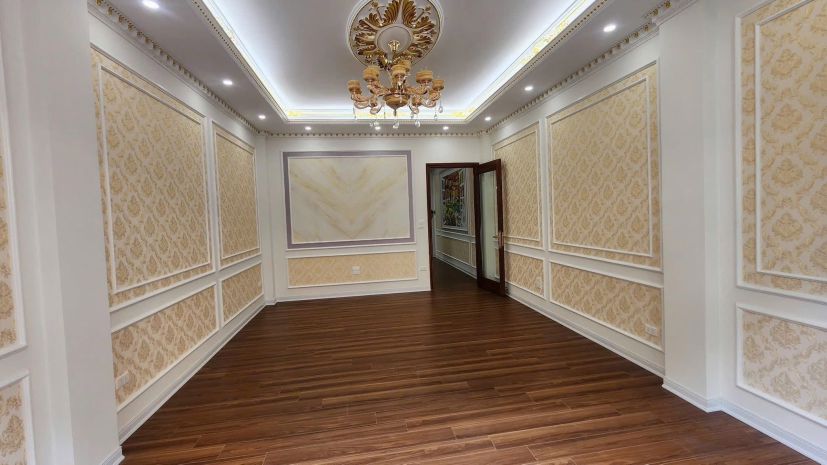 Ôtô đô cưa phô phung chi kiên hoang quôc viêt 6860942
