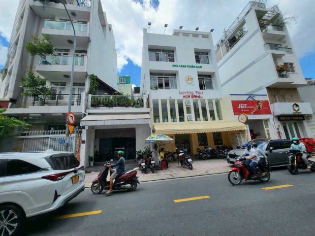 Mặt tiền mai thị lựu, tân định, q.1: dt 8.2x18.5m, vị trí 6861460