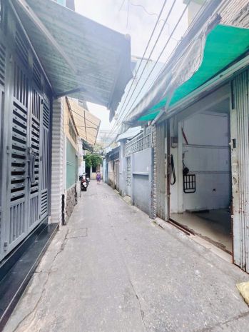 Sát mặt tiền q4 tôn đản 

ngang 3 dài 16 m 

đúc 4 tấm 6862227
