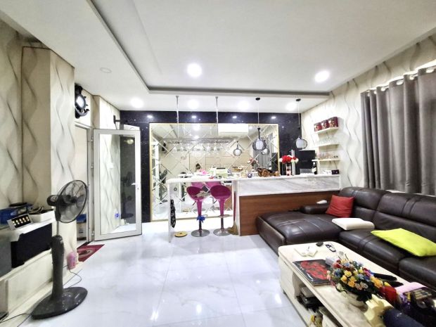 Bán nhà mặt tiền 4 tầng bông sao ngang 8m ngay công viên 6866371
