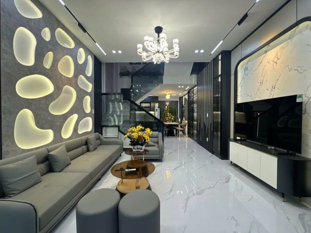 Nhà mặt phố 1 trệt 2 lầu 125m2 full nội thất giá sốc chỉ 2,6 6868239