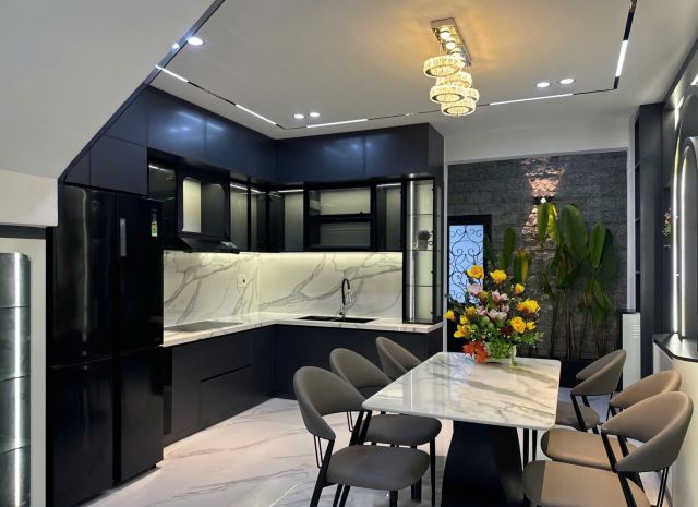 Nhà mặt phố 1 trệt 2 lầu 125m2 full nội thất giá sốc chỉ 2,6 6868241