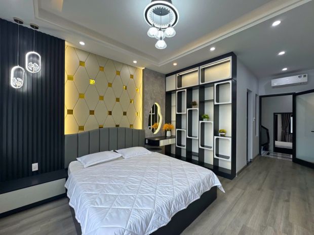 Nhà mặt phố 1 trệt 2 lầu 125m2 full nội thất giá sốc chỉ 2,6 6868246