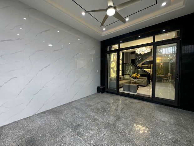Nhà mặt phố 1 trệt 2 lầu 125m2 full nội thất giá sốc chỉ 2,6 6868250