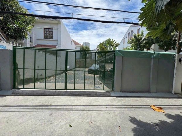 Bán nhà đường số 40 nguyễn văn hưởng thảo điền quận 2 , dt 6870763