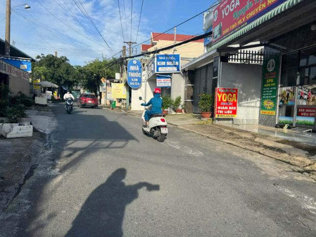 Bán nhà lầu, mặt tiền chợ hồ bơi phương nam, sr,tc chỉ 4 6872788