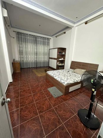Bán nhà lầu, mặt tiền chợ hồ bơi phương nam, sr,tc chỉ 4 6872792