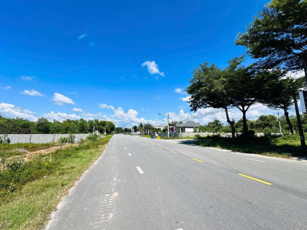 Bán 1 mẫu đất odt đường nguyễn tri phương - lagi chỉ 6878066