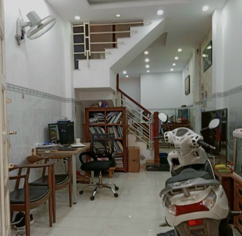 Bán nhà nguyễn sơn 34m2 3 tỷ 5 shr vuông vức 6878332