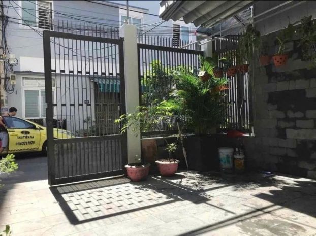 Nhà 3 tầng trục đường phạm văn đồng - phố biển sơn trà. 6878718