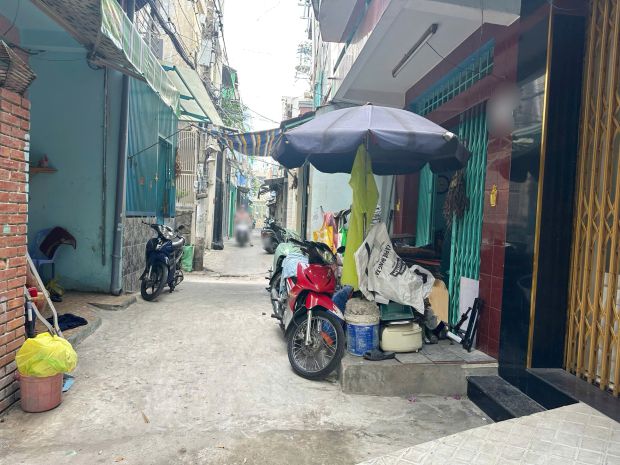 Nhà mới 3 tầng hẻm thông đường tuy lý vương p12q8. giá 4.8 6878783