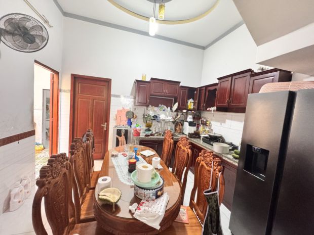 Bán nhà 2 tầng dĩ an,shr đường xe hơi,gần nhà thi đấu dĩ 6879989