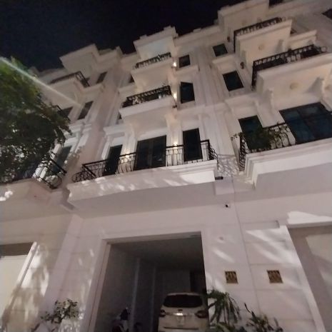 Bán nhà lạc long quân  phân lô  lô góc vỉa hè oto tránh 6881961