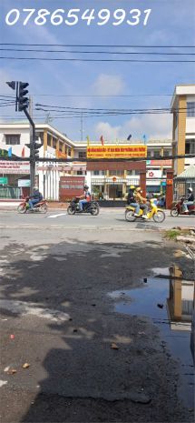 Bán đất tặng nhà gác lửng  hẻm ô tô  ngay ubnd phường 6882716